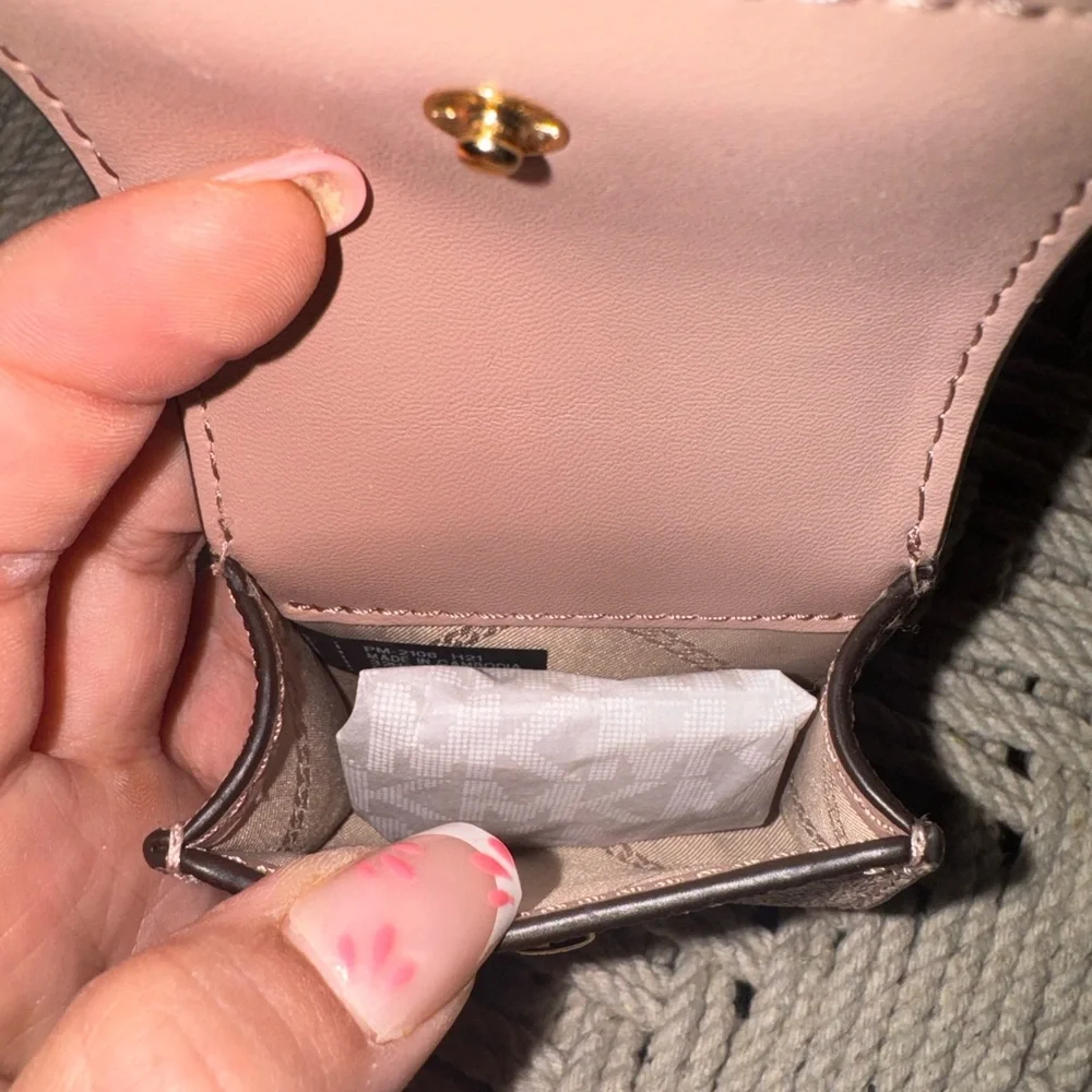 Michael Kors Logo Airpod Holder NWT Blush with Gold Hardware - Picture 5 of 5
